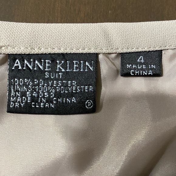 Anne Klein suit size 4 great condition gray green color - Picture 12 of 12